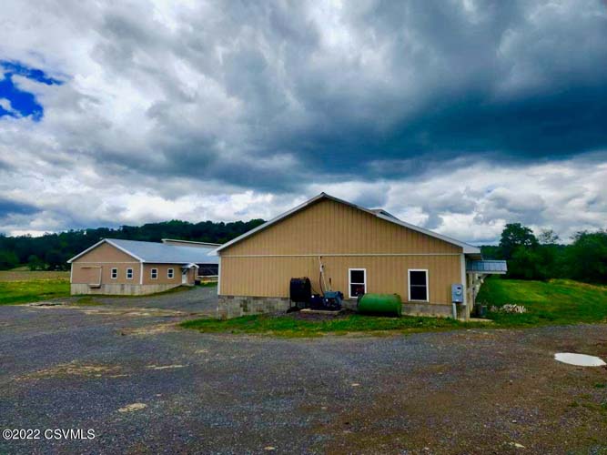 2 Poultry Houses on 95 +/- Acres of Land
